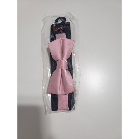 Egara Pre-Tied Formal Bow Tie in Pink - Picture 2 of 4